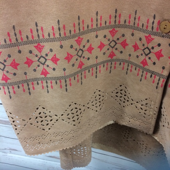 Ladies Susan Graver Camel Aztec print Set - Picture 7 of 8